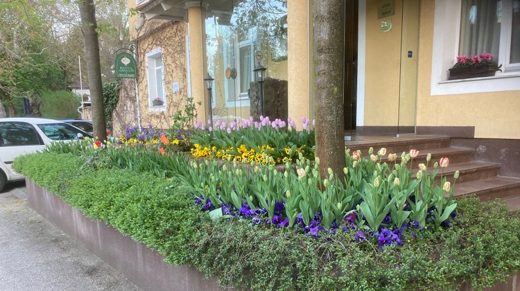 Arnold Hotel Exterior