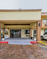 OYO Hotel Lake Charles Hwy 10