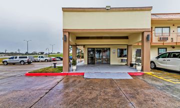 OYO Hotel Lake Charles Hwy 10