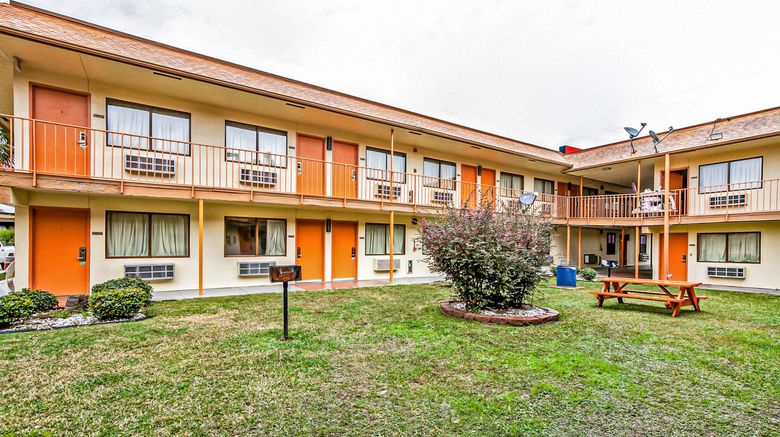 <b>OYO Hotel Lake Charles Hwy 10 Exterior</b>. Images powered by <a href="https://www.leonardoworldwide.com/" title="Leonardo Worldwide" target="_blank">Leonardo</a>.