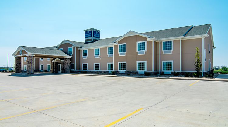 Cobblestone Hotel & Suites Paxton Exterior