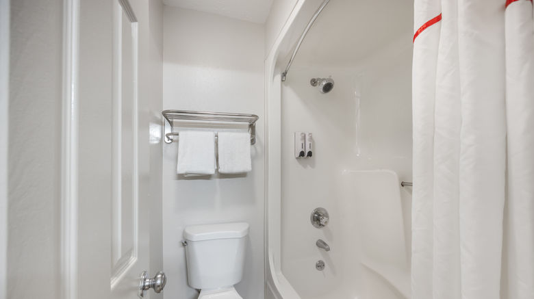 <b>Red Roof Inn Paducah Room</b>. Images powered by <a href="https://www.leonardoworldwide.com/" title="Leonardo Worldwide" target="_blank">Leonardo</a>.