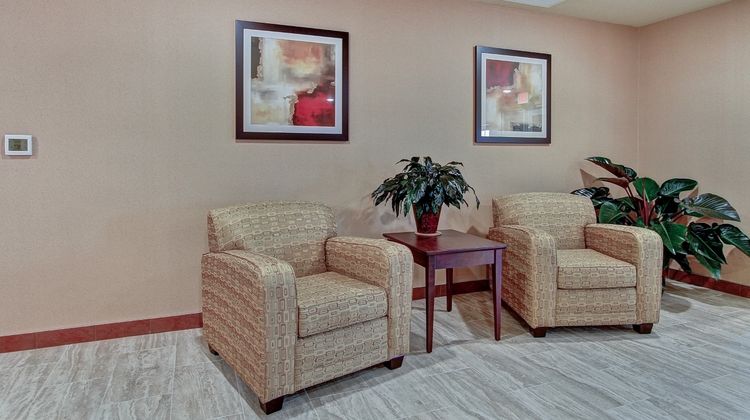 Cobblestone Hotel & Suites Pulaski Lobby