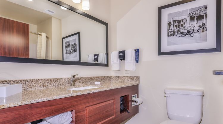 Cobblestone Hotel & Suites Room