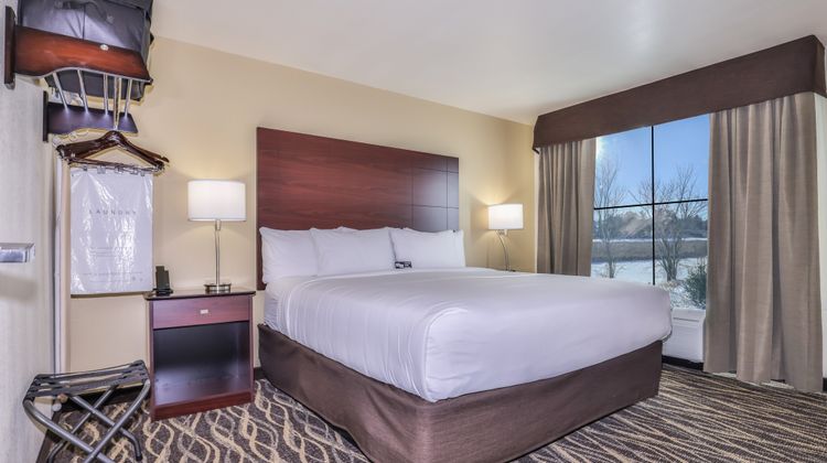 Cobblestone Hotel & Suites Suite