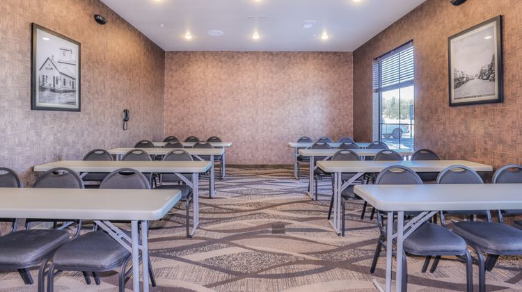 Cobblestone Hotel & Suites Meeting