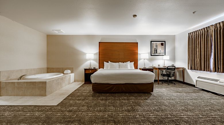 <b>Cobblestone Hotel and Suites Suite</b>. Images powered by <a href="https://www.leonardoworldwide.com/" title="Leonardo Worldwide" target="_blank">Leonardo</a>.