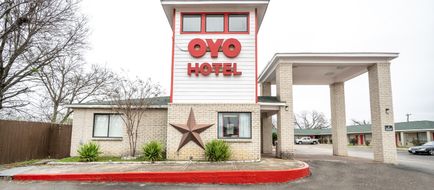 OYO Hotel San Antonio near AT&T Center Exterior