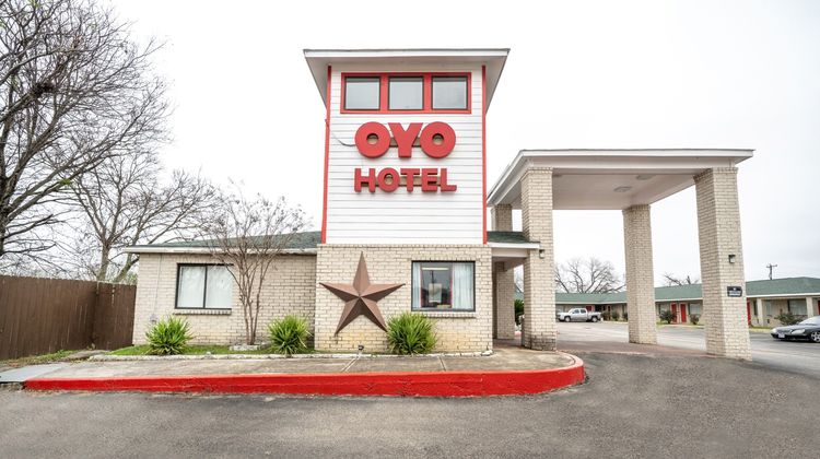 OYO Hotel San Antonio near AT&T Center Exterior