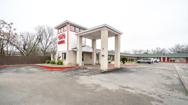 <b>OYO Hotel San Antonio near AT&T Center Exterior</b>. Images powered by <a href="https://www.leonardoworldwide.com/" title="Leonardo Worldwide" target="_blank">Leonardo</a>.