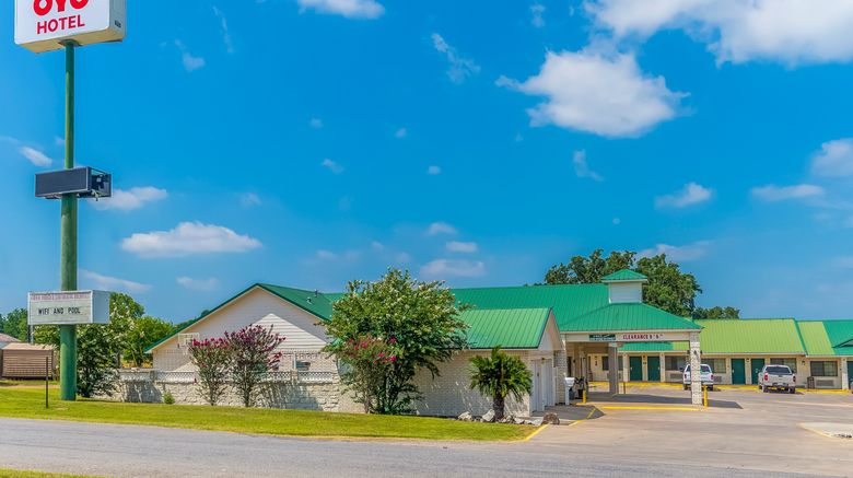 <b>OYO Hotel Yoakum West Exterior</b>. Images powered by <a href="https://www.leonardoworldwide.com/" title="Leonardo Worldwide" target="_blank">Leonardo</a>.