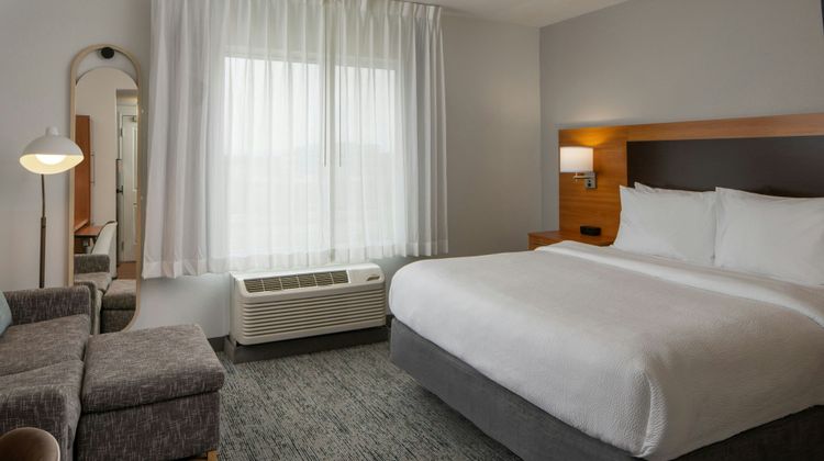TownePlace Suites Huntsville West Suite