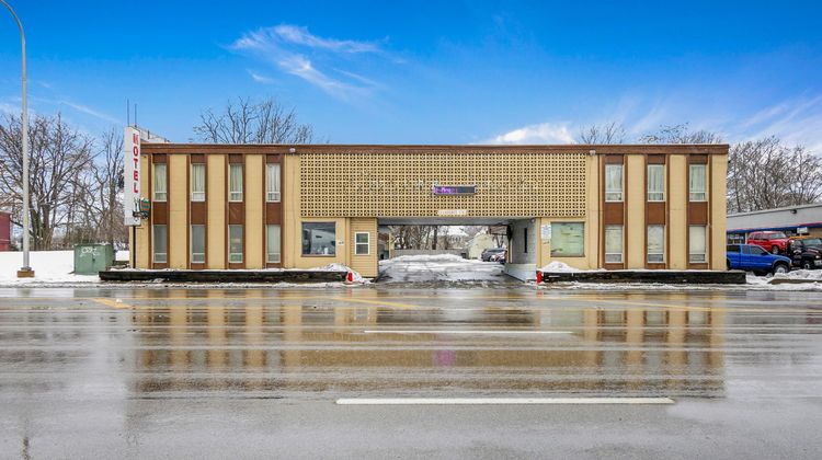 OYO Hotel Peoria IL I-74 Exterior