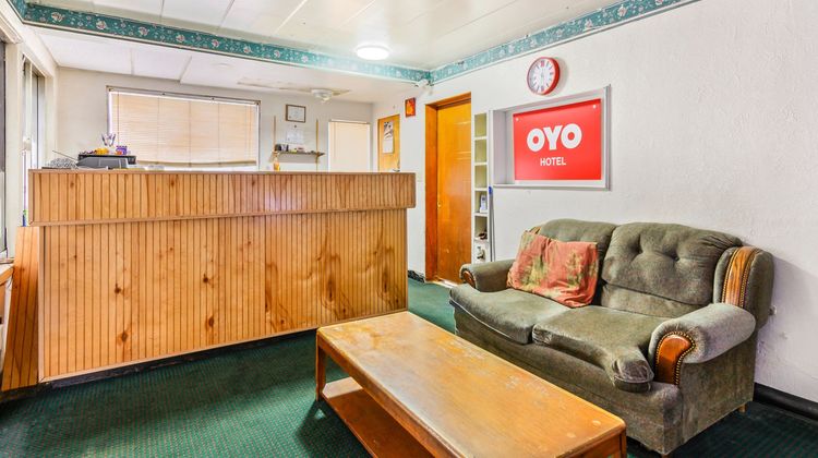 OYO Hotel Peoria IL I-74 Lobby