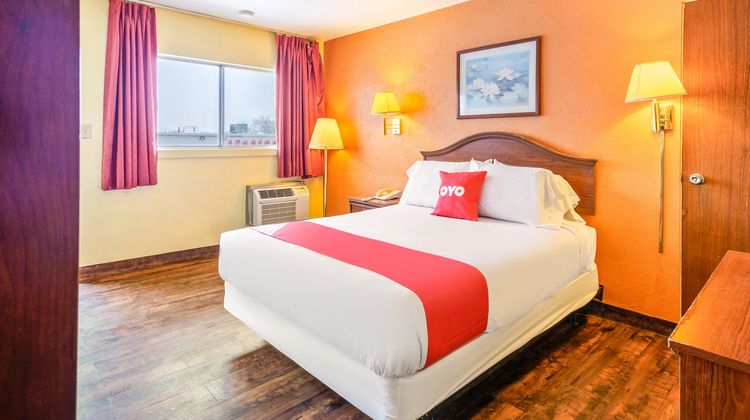 OYO Hotel Peoria IL I-74 Room