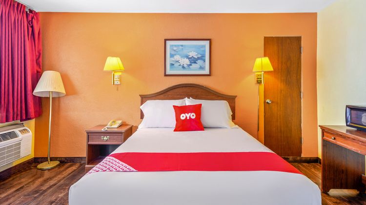 OYO Hotel Peoria IL I-74 Room