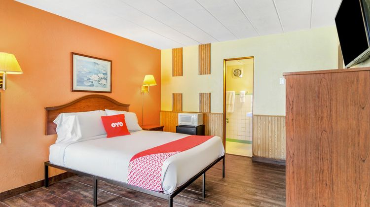 OYO Hotel Peoria IL I-74 Room