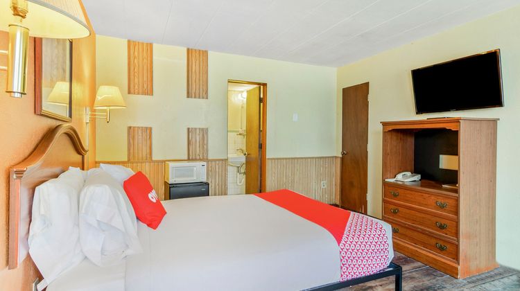 OYO Hotel Peoria IL I-74 Room