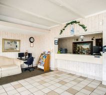 OYO Hotel Hutchinson KS West 4th Ave Lobby