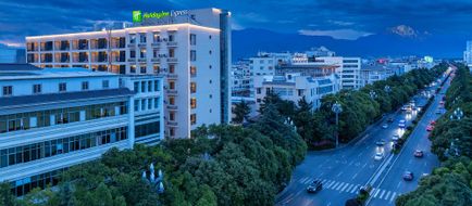 Holiday Inn Express Lijiang Ancient Town Exterior