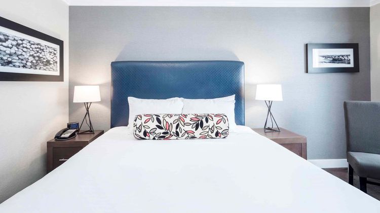 Sandman Signature Hotel & Suites Room
