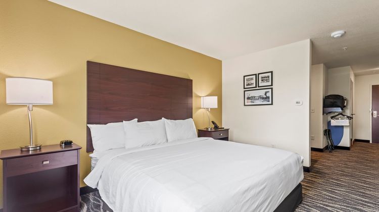 Cobblestone Hotel & Suites Room