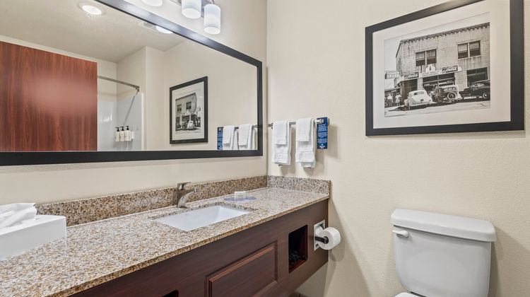 Cobblestone Hotel & Suites Room