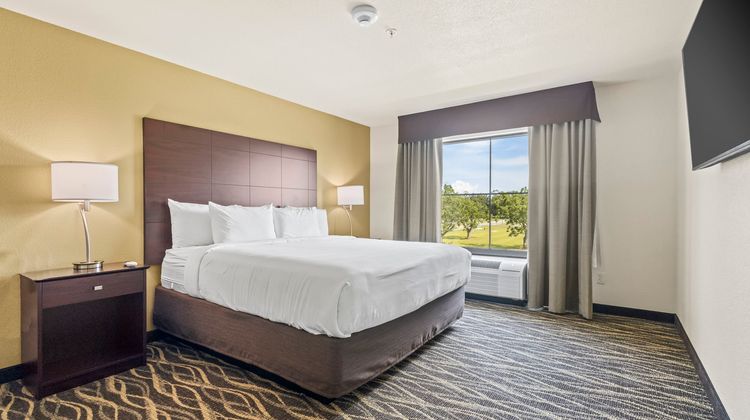 Cobblestone Hotel & Suites Suite