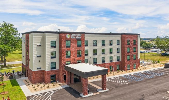 Cobblestone Hotel & Suites Exterior
