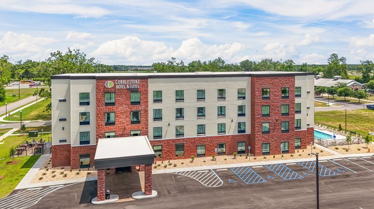 Cobblestone Hotel & Suites Exterior