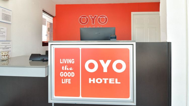 OYO Hotel Valdosta Lobby