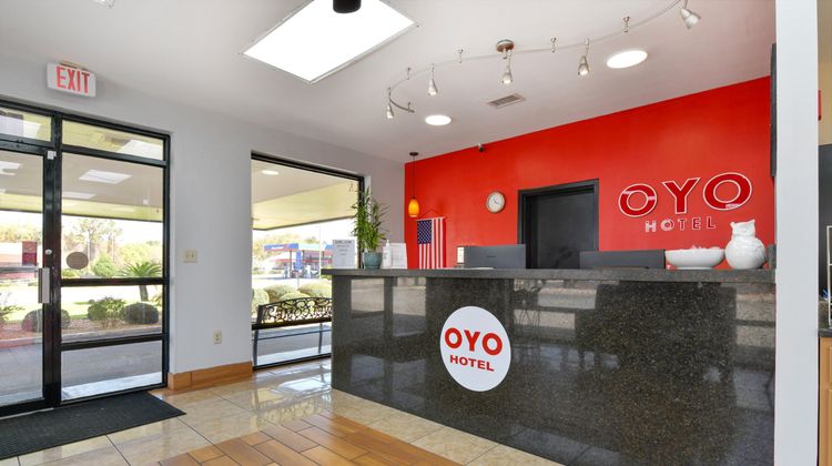 OYO Lake Park Inn Lobby