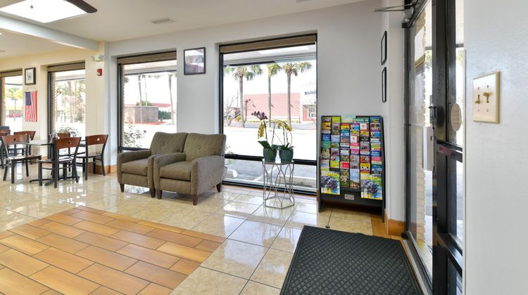 OYO Lake Park Inn Lobby