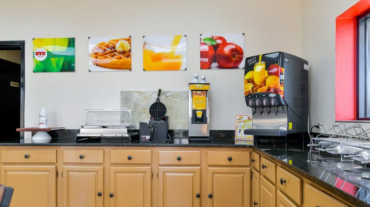 OYO Lake Park Inn Room