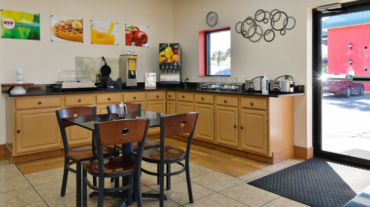 OYO Lake Park Inn Room