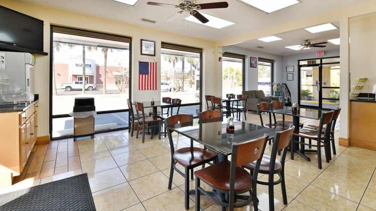 OYO Lake Park Inn Room