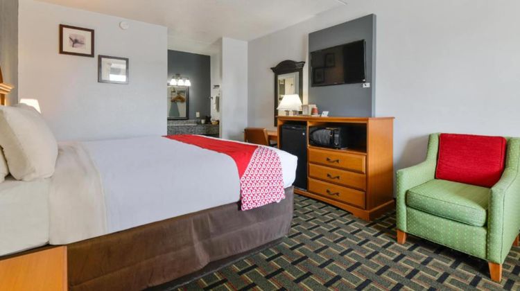 OYO Lake Park Inn Room