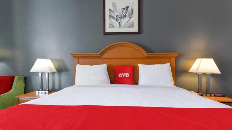 OYO Lake Park Inn Room