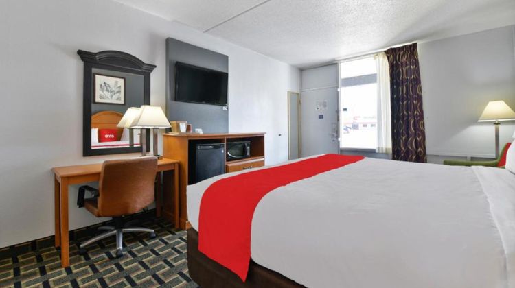 OYO Lake Park Inn Room