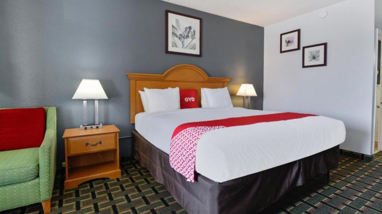 OYO Lake Park Inn Room