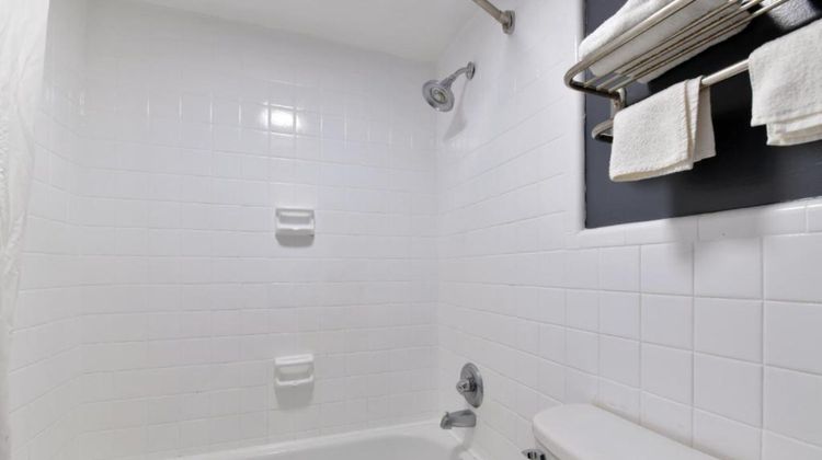 OYO Lake Park Inn Room