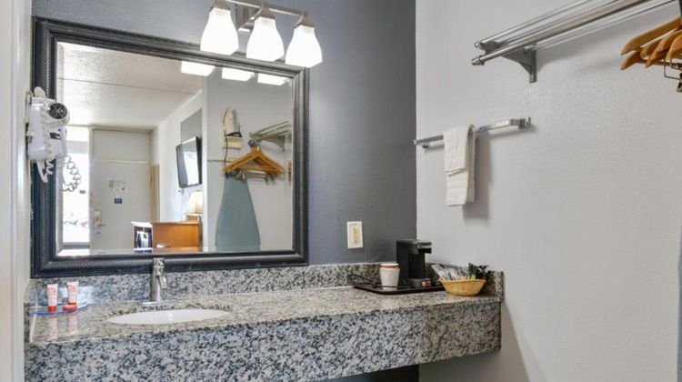 OYO Lake Park Inn Room
