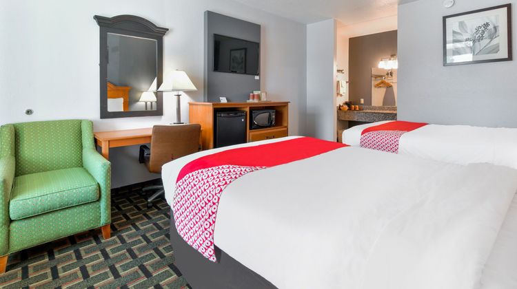 OYO Lake Park Inn Room
