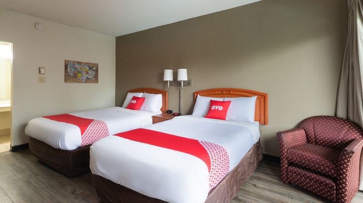 OYO Hotel Sumter SC Downtown Room