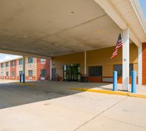 OYO Hotel Redwood Falls Exterior