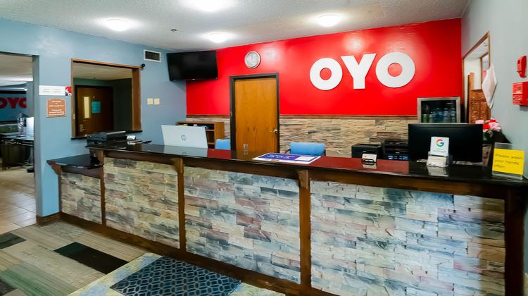 OYO Hotel Redwood Falls Lobby