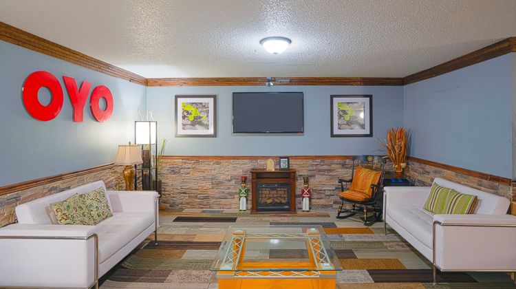 OYO Hotel Redwood Falls Room