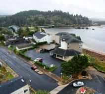 Siletz Bay Lodge Exterior
