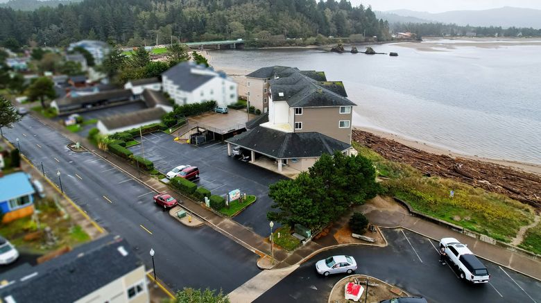 <b>Siletz Bay Lodge Exterior</b>. Images powered by <a href="https://www.leonardoworldwide.com/" title="Leonardo Worldwide" target="_blank">Leonardo</a>.