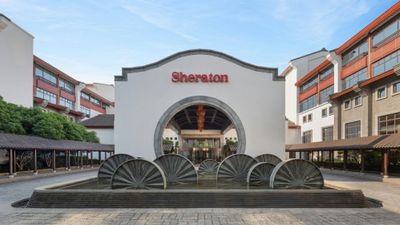 Sheraton Grand Wetland Park Resort